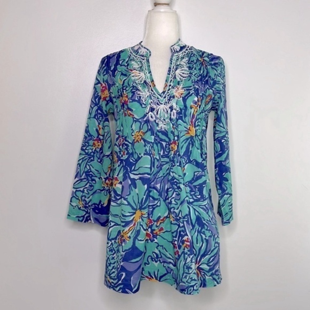 Lilly Pulitzer sarasoto Beaded Tunic Top Blue Iris Mai Tai print Size small